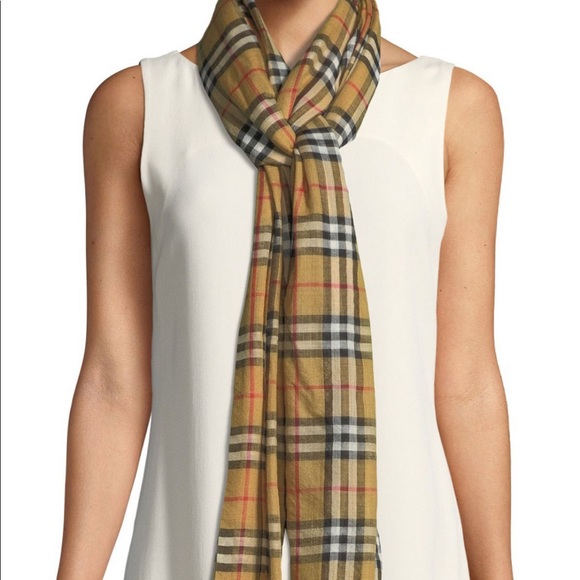 Burberry Scarf - Picture 3 of 5